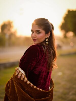 Ashi Khanna Instagram - ✨✨✨
Wearing @houseofchikankari.in
Jewellery @aadamyastore
📸 @portraitpundit