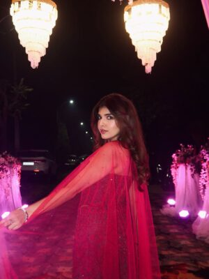 Ashi Khanna Instagram - Album : recents 💌 last week in Amritsar for sanku di bhennn da vyaah 🥰🫶🏻✨
Wearing @shakuntlamxclusif 🫶🏻
Sourcing @styledbynikinagda
Jewellery @aadamyastore
#Amritsar #WeddingSeason