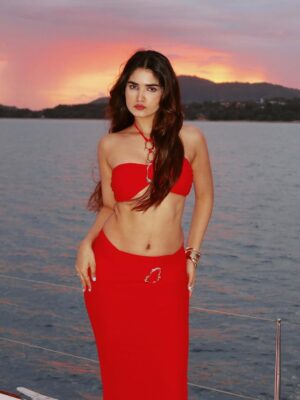 Ashima Chaudhary Instagram - I’m a GREEN flag 🌳💚,just dressed in RED! ❤️‍🔥🚩🌞
.
.
.
.
.
🎵- @talwiinder ✨
.
.
.
.
#reddress #phuket #ashimachaudhary #picture #ashiqueen #beach #sunset #explore #pictureoftheday #explore #sunsetpicture