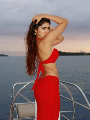 Ashima Chaudhary Instagram - I’m a GREEN flag 🌳💚,just dressed in RED! ❤️‍🔥🚩🌞
.
.
.
.
.
🎵- @talwiinder ✨
.
.
.
.
#reddress #phuket #ashimachaudhary #picture #ashiqueen #beach #sunset #explore #pictureoftheday #explore #sunsetpicture