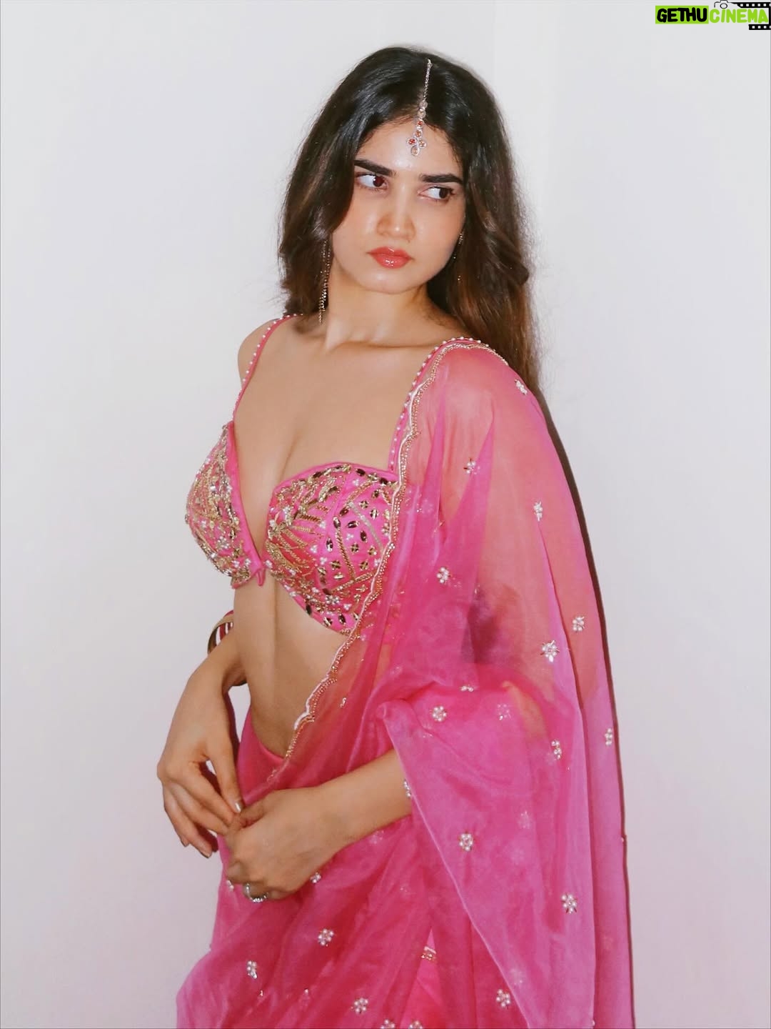Ashima Chaudhary - 76.3K Likes - Muh toh band karo uncle🤭🔥😌💕🪔
.
.
.
.
Outfit - @plottwistlabel 💕
.
.
.
.#diwali #ashimachaudhary #picture #ashiqueen #saree #traditionals #explore #pictureoftheday #diwali2025