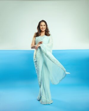Ashwini Bhave Instagram - This calm blue feels like me⦠soft, peaceful, and shining in my own way.āØššš¤
#saree #ethnic #ashvinibhave #blue
.
.
.
Clicked byšø - @shrutisbagwe
Hair - @sudhahairstylist
Makeup by - @ayakarkiran @makeupby_kiran18
Assisted by - @pragati.g.s
.