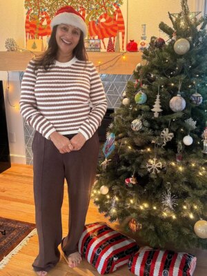 Ashwini Bhave Instagram - Merry Christmas to all of you, may your day filled with happiness and prosperity āØš
āļøš
#christmas #festive #goodvibes #ashvinibhave #viralvideos