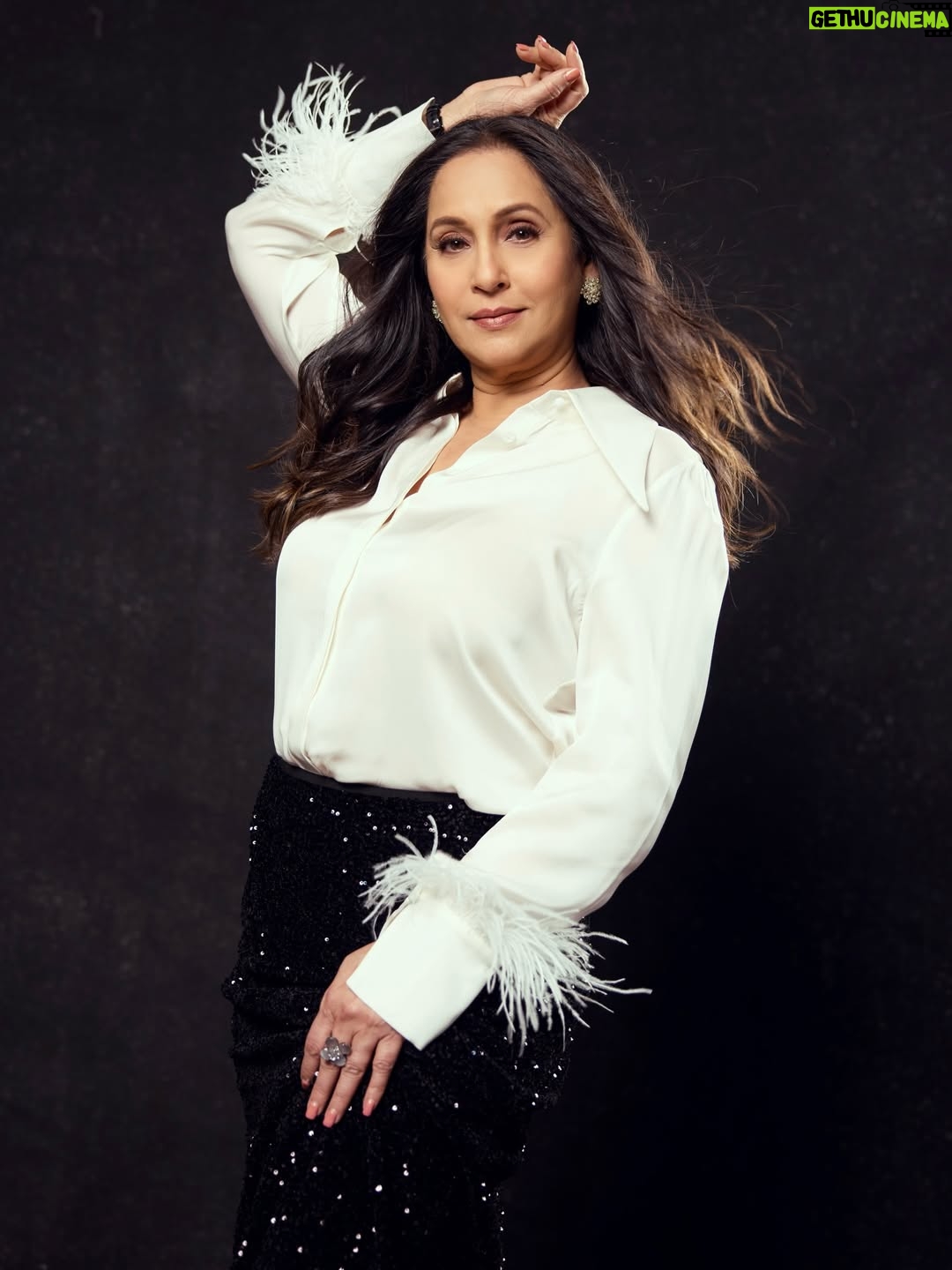 Ashwini Bhave - 5K Likes - When an outfit has more to say… you give it more frames. Same classic vibe. 💫

Clicked by📸 -shrutibagwe
Hair - @sudhahairstylist
Makeup by - @kiran
Assisted by - @pragati.g.s

#fa9la #ashvinibhave #filmfare #photoshoot
