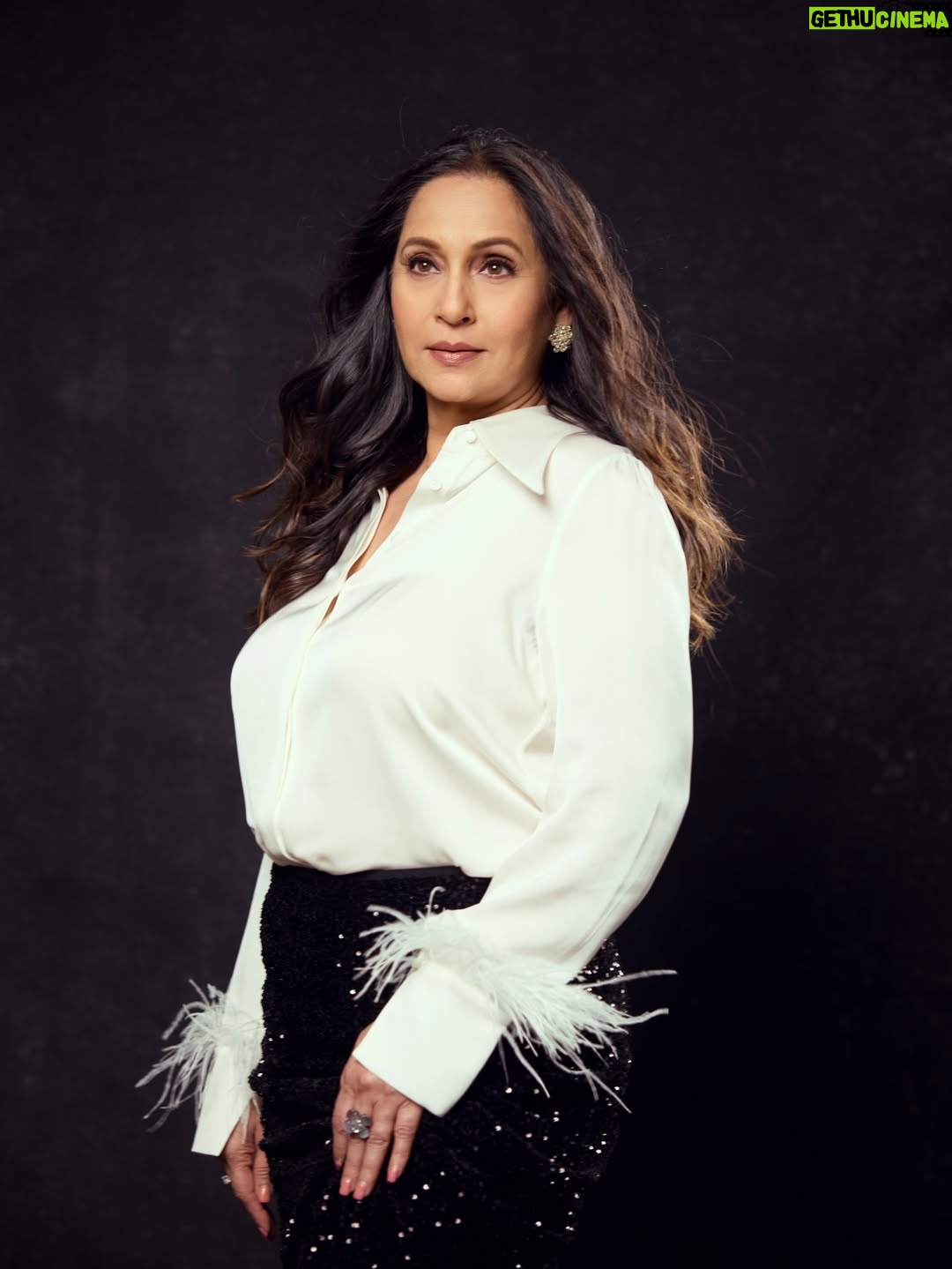 Ashwini Bhave - 5K Likes - When an outfit has more to say… you give it more frames. Same classic vibe. 💫

Clicked by📸 -shrutibagwe
Hair - @sudhahairstylist
Makeup by - @kiran
Assisted by - @pragati.g.s

#fa9la #ashvinibhave #filmfare #photoshoot