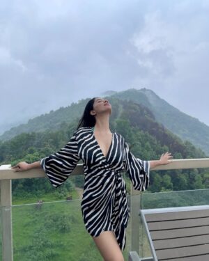 Ashwini karki Instagram - Post- card worthy view šļø
@sarangkotmountainlodge -
I felt so pampered during my stay.