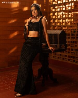 Ashwithi Shetty Instagram - Fav Look 🖤
.
Styling @khushi_jagadisha 
Jewellery @antegra_diaries 
Outfit @astha_designer_boutique 
MUA @ashwini.shankar_ 
Photography @arun_gavigatta