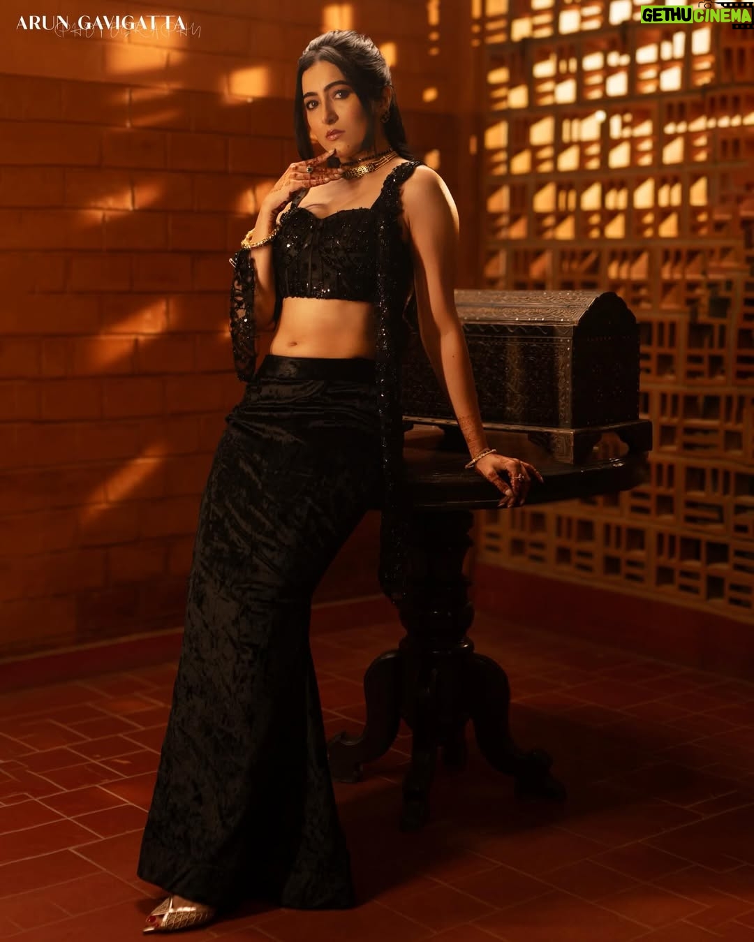 Ashwithi Shetty - 3.9K Likes - Fav Look 🖤
.
Styling @khushi_jagadisha 
Jewellery @antegra_diaries 
Outfit @astha_designer_boutique 
MUA @ashwini.shankar_ 
Photography @arun_gavigatta