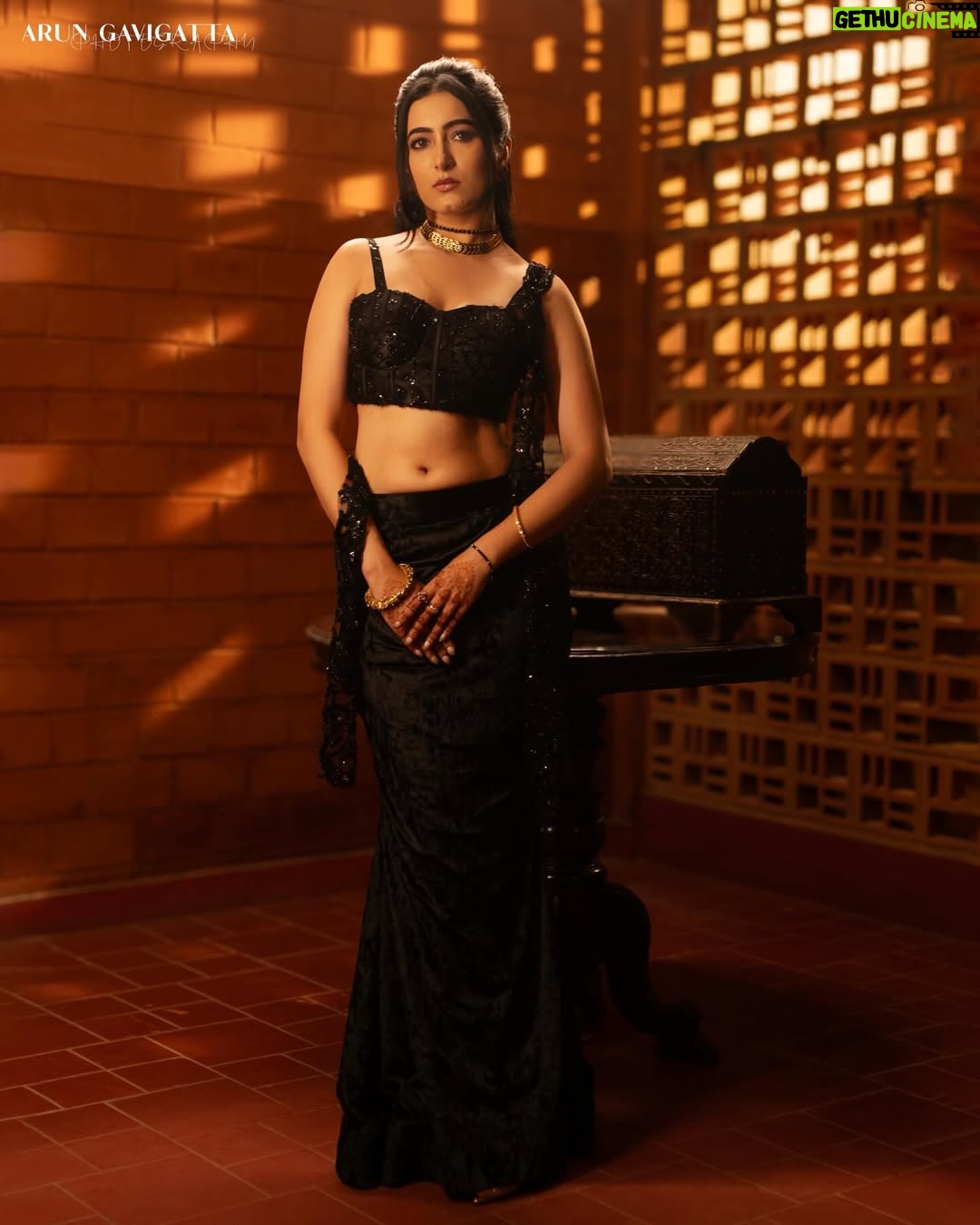 Ashwithi Shetty - 3.9K Likes - Fav Look 🖤
.
Styling @khushi_jagadisha 
Jewellery @antegra_diaries 
Outfit @astha_designer_boutique 
MUA @ashwini.shankar_ 
Photography @arun_gavigatta