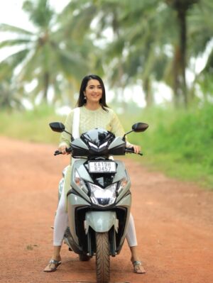 Ashwithi Shetty Instagram - 50 days for my first Tulu film Jai . Waiting  for 100 days.Tulunadu da matheregla mast Solmelu ♥️🌸