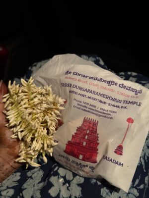 Ashwithi Shetty Instagram - Jai Movie completed 25days & still running successfully in theatres  and definitely I had to say Thank you to Amma 🥹 Thank you Amma for everything 🥹♥️♥️ Nothing without you 🙏🏻🙏🏻🙏🏻