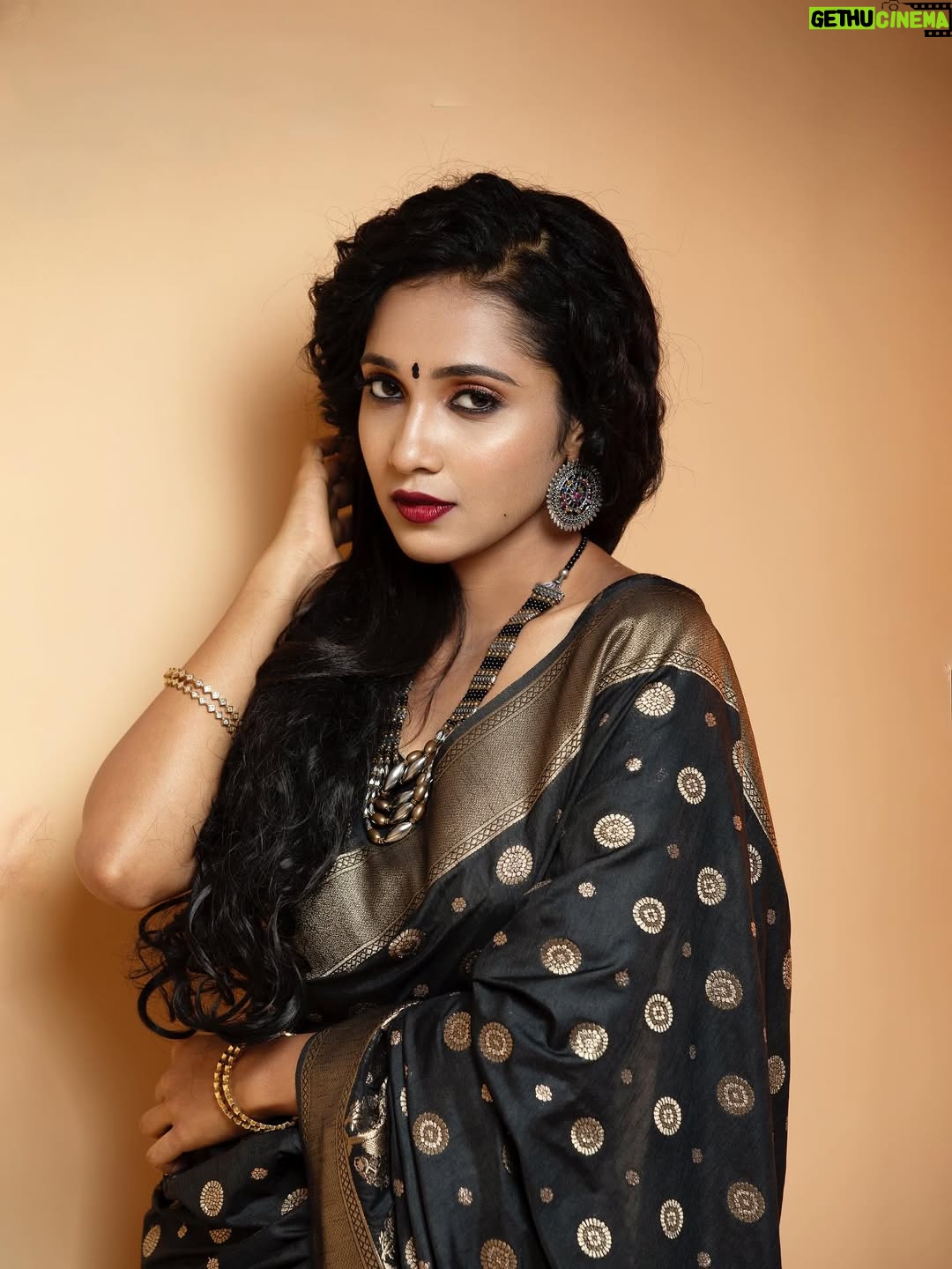 Asiya Firdose - 31.3K Likes - 🖤
.
.
Pc @vinu5494 
Mua @makeoverbytanishk 
.
.
#asiyafirdose #actor #karnataka #shravani