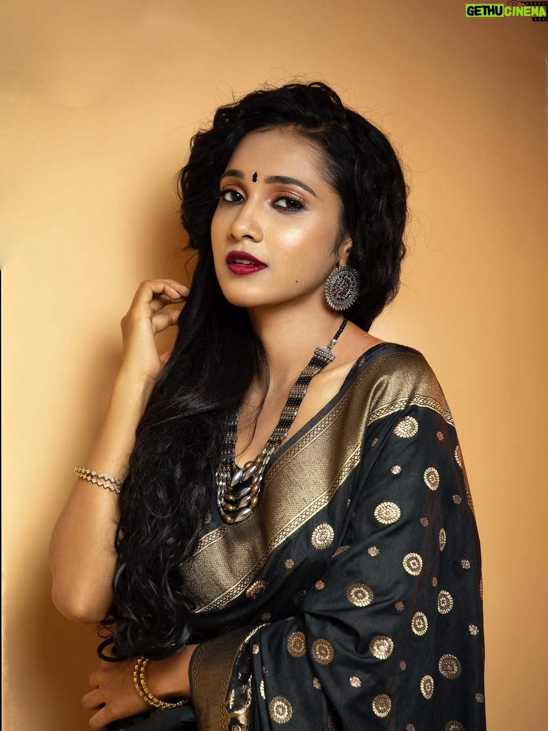 Asiya Firdose - 31.3K Likes - 🖤
.
.
Pc @vinu5494 
Mua @makeoverbytanishk 
.
.
#asiyafirdose #actor #karnataka #shravani