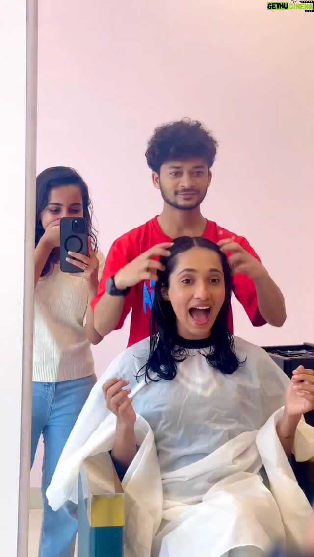 Asiya Firdose - 46.6K Likes - And then I just decided to cut my hair 💇🏻‍♀️😛

@aashikagowda cutieee hyping me uppp 😘

.

#haircut #newlook #asiyafirdose