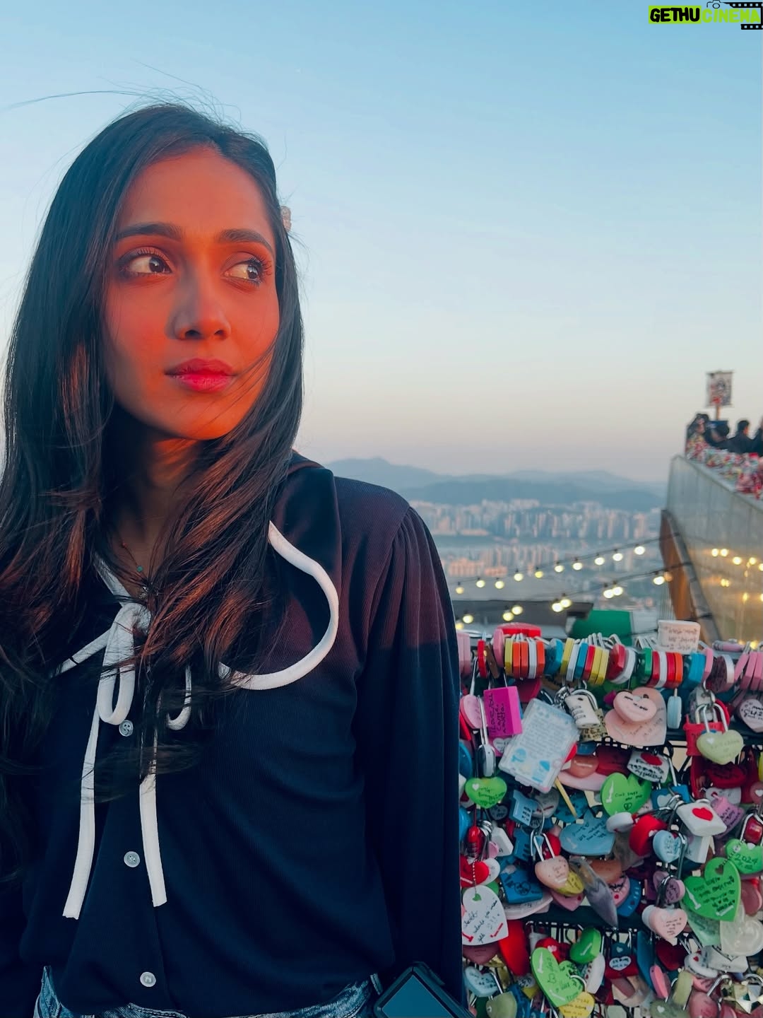 Asiya Firdose - 31.2K Likes - 💜🔐

@thejohnsons_______ 

.

#seoul #korea #travel #asiyafirdose #actor #lovelock #nseoultower #southkorea