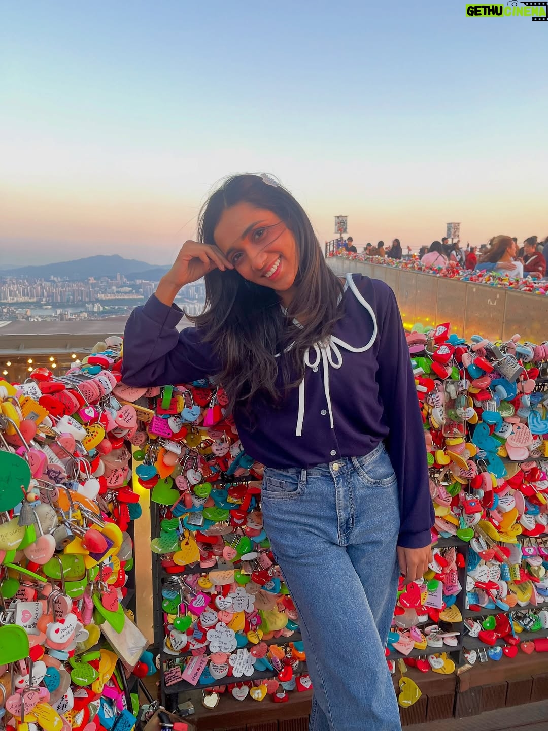 Asiya Firdose - 31.2K Likes - 💜🔐

@thejohnsons_______ 

.

#seoul #korea #travel #asiyafirdose #actor #lovelock #nseoultower #southkorea