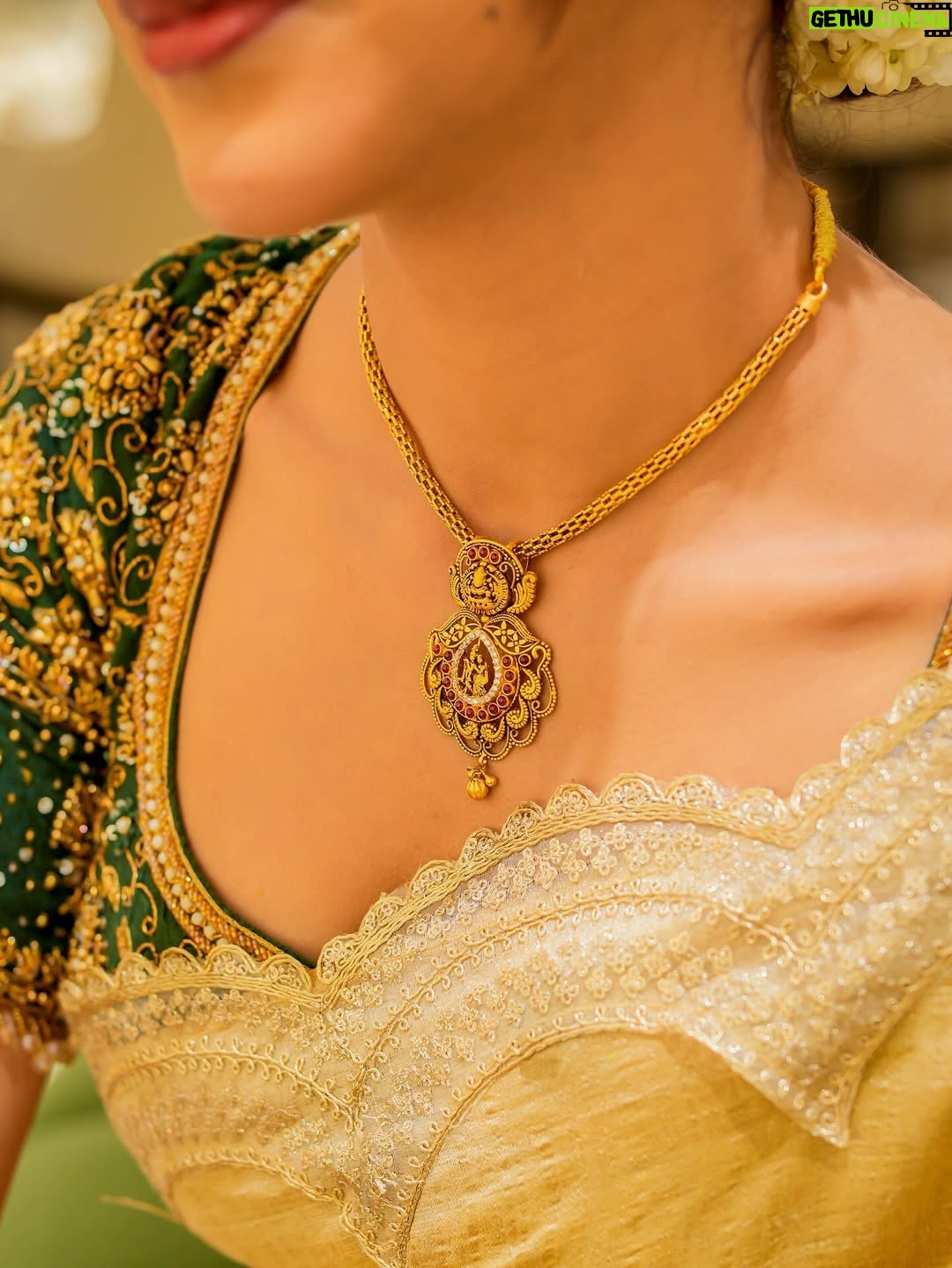 Asiya Firdose - 26.8K Likes - ದಸರಾ ಹಬ್ಬದ ಹಾರ್ಧಿಕ ಶುಭಾಶಯಗಳು ✨

Celebrate this festive season with @regaljewellers_in Regal Grand Festive Sale 🎊

✨ Festive Offers ✨

✅ Free gold coin with every 10 grams of gold purchase or diamond jewellery worth ₹1,00,000
✅ Flat 50% off on making charges for all gold jewellery
✅ Flat ₹20,000 off per carat on diamond jewellery
✅ 100% value on old gold exchange

📍 Offers available at all 3 Regal Jewellers stores – Kammanahalli | Malleshwaram | Marathahalli

✨ Visit today & make this Dasara truly Regal!

ಸಂಭ್ರಮದ ಶುಭಾರಂಭಕ್ಕೆ ಮನೆ ಮನೆಯಲ್ಲೂ ರೀಗಲ್!

#regaljewellers #regaltrendskarnataka #dasara #deepavali #ad #asiyafirdose