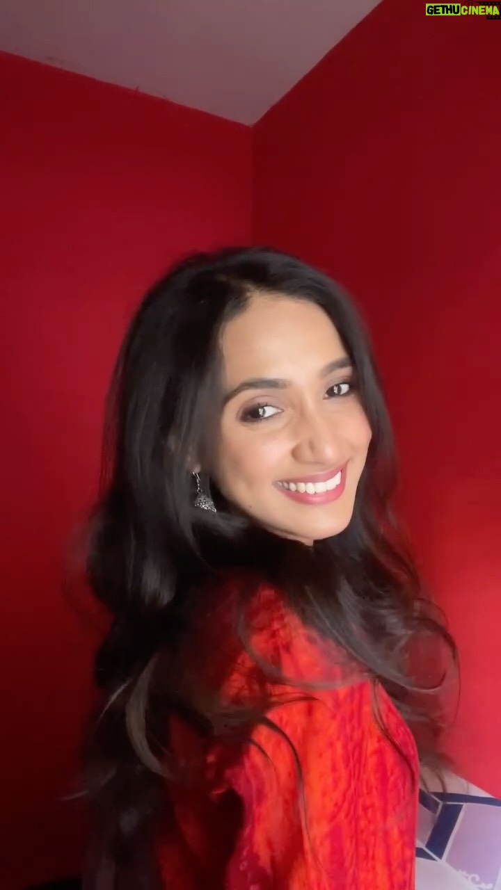 Asiya Firdose - 42.7K Likes - Just a random video from my gallery 😛
.
.
.
.
.
#asiyafirdose