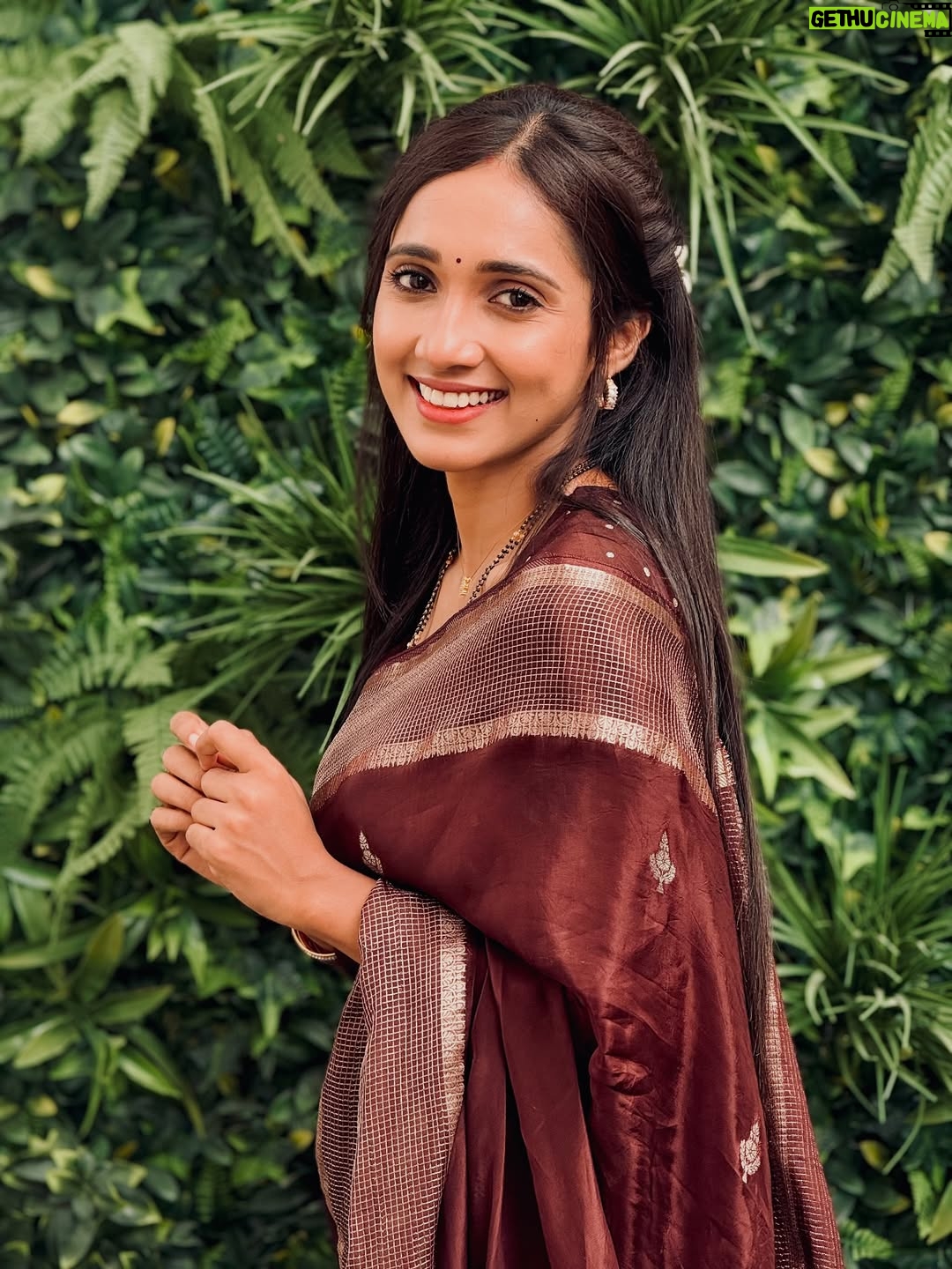 Asiya Firdose - 25.5K Likes - Chit put pataki (Shravani💥) 
.
Pc @_therealamogh_ 

Wearing @smayaansilks 
Neck piece @house_of_aarvi 
.
#shravani #shravanisubramanya #zeekannada #asiyafirdose