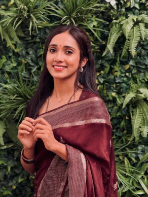 Asiya Firdose Instagram - Chit put pataki (Shravani💥)
.
Pc @_therealamogh_
Wearing @smayaansilks
Neck piece @house_of_aarvi
.
#shravani #shravanisubramanya #zeekannada #asiyafirdose