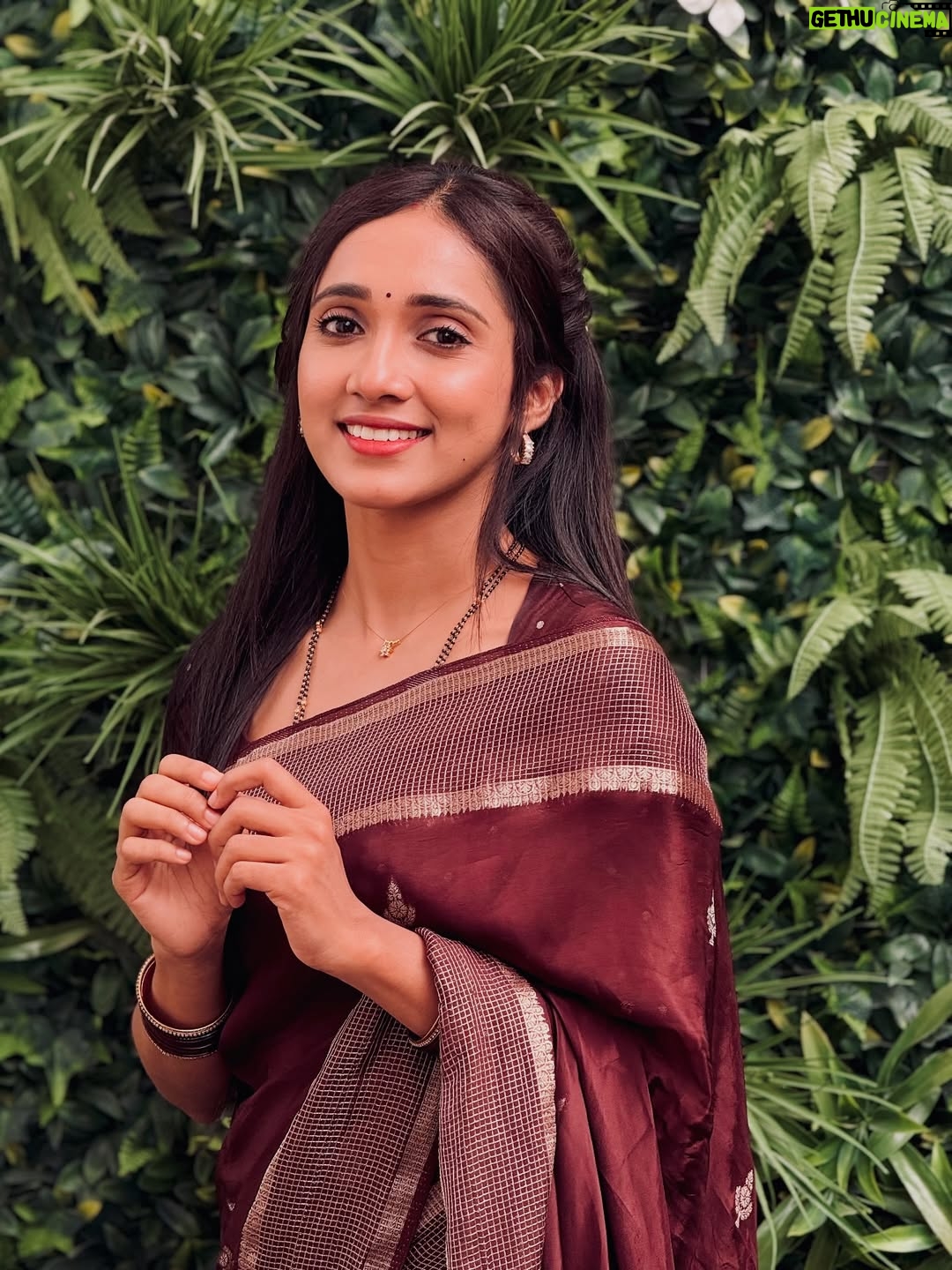Asiya Firdose - 25.5K Likes - Chit put pataki (Shravani💥) 
.
Pc @_therealamogh_ 

Wearing @smayaansilks 
Neck piece @house_of_aarvi 
.
#shravani #shravanisubramanya #zeekannada #asiyafirdose