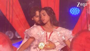 Asiya Firdose Instagram - ದುನಿಯಾ ಮೆಚ್ಚುವಂಥ ಸೂಪರ್ Performanceಗೆ ಹೆಜ್ಜೆ ಹಾಕಿದ ಸುಬ್ಬು-ಶ್ರಾವಣಿ!
ಜೀ಼ ಕನ್ನಡ ಕುಟುಂಬ ಅವಾರ್ಡ್ಸ್-2025 | ಇಂದು-ನಾಳೆ ಸಂಜೆ 6:30ಕ್ಕೆ ನಿಮ್ಮ ಜೀ಼ ಕನ್ನಡದಲ್ಲಿ.

ಈಗಲೇ ಉಚಿತವಾಗಿ ನೋಡಿ ನಿಮ್ಮ ಕನ್ನಡ ZEE5ನಲ್ಲಿ.

#ZeeKannada #KutumbaAwards2025 #ZeeKannadaKutumbaAwards2025 #ZKA25 #ZKKA25