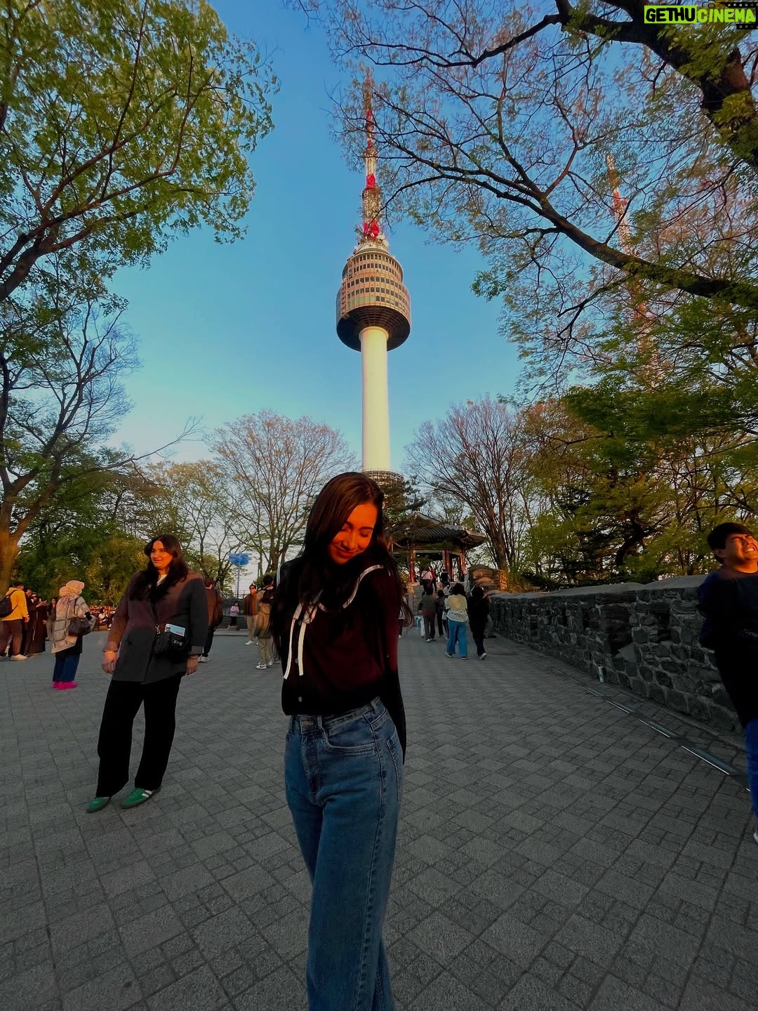 Asiya Firdose - 31.2K Likes - 💜🔐

@thejohnsons_______ 

.

#seoul #korea #travel #asiyafirdose #actor #lovelock #nseoultower #southkorea