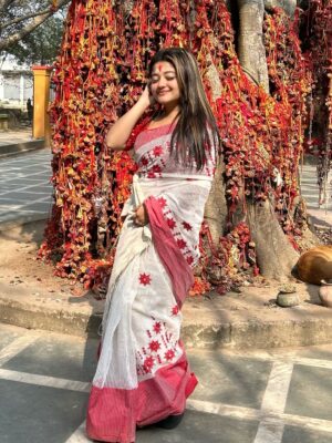 Asmee Ghosh Instagram - Playing Devi Sati at the age of seven was an ethereal milestone in my life, one that gifted me a magic far beyond anything I could have imagined. It brought me gold in its truest form. Recognition, love, and the blessings of my cherished audience. Only much later did I realise that Sati was always a part of me, far more than I was ever a part of her.

As a child actor, I portrayed goddesses, mostly forms of Durga. These roles were never choices I consciously made. They arrived at my door, gently and gracefully, inviting me to embody her. If i try to boast about it a little, I would like to believe I was the chosen one🙈. Maa wanted me to play so many deities of her, made me gain acclamations when I was not even trying to seek it, gather so much love from my extended family and compelled me to fall in love with my craft to the extent that I choose to remain an artist all my life. It was only with time did I understand that this was always a path I was meant to walk. As a child, little did I know that she resided within me, beyond me, and through me.

As 2025 draws to a close, I pause with gratitude, thanking the divine for blessings beyond measure. I learned deeply, lived fully, and released what no longer deserved my hold. More than anything, I felt profoundly protected this year as though I was gently caressed in the arms of the divine, my path always guided toward the greater good. I was shown what unfolded beyond my sight, not to harden me, but to awaken me, anchoring me more deeply to my roots.

Today, I offered my prayers to Maa Kankali, one of Sati’s 51 Shakti Peethas. My heart feels elated overflowing with joy, wonder, and gratitude. From Durga to Parvati to Sati, Kali, Lakshmi, Saraswati and also Annapurna — I have lived many forms of the Goddess through my profession and it can’t be coincidence everytime. Some things are just orchestrated. I was always guided, protected, and held with utmost care. My correspondence to the divine is barely ritualistic. My faith stems from the deepest core of my heart. Its a bondage of soul. 

Thank you my Fierce Shakti❤️🌺🪷
Thank you my Eternal Shiva 🕉️✨
Grateful for 2025!