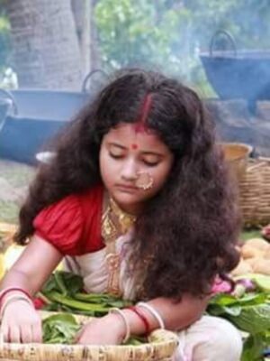 Asmee Ghosh Instagram - Playing Devi Sati at the age of seven was an ethereal milestone in my life, one that gifted me a magic far beyond anything I could have imagined. It brought me gold in its truest form. Recognition, love, and the blessings of my cherished audience. Only much later did I realise that Sati was always a part of me, far more than I was ever a part of her.

As a child actor, I portrayed goddesses, mostly forms of Durga. These roles were never choices I consciously made. They arrived at my door, gently and gracefully, inviting me to embody her. If i try to boast about it a little, I would like to believe I was the chosen one🙈. Maa wanted me to play so many deities of her, made me gain acclamations when I was not even trying to seek it, gather so much love from my extended family and compelled me to fall in love with my craft to the extent that I choose to remain an artist all my life. It was only with time did I understand that this was always a path I was meant to walk. As a child, little did I know that she resided within me, beyond me, and through me.

As 2025 draws to a close, I pause with gratitude, thanking the divine for blessings beyond measure. I learned deeply, lived fully, and released what no longer deserved my hold. More than anything, I felt profoundly protected this year as though I was gently caressed in the arms of the divine, my path always guided toward the greater good. I was shown what unfolded beyond my sight, not to harden me, but to awaken me, anchoring me more deeply to my roots.

Today, I offered my prayers to Maa Kankali, one of Sati’s 51 Shakti Peethas. My heart feels elated overflowing with joy, wonder, and gratitude. From Durga to Parvati to Sati, Kali, Lakshmi, Saraswati and also Annapurna — I have lived many forms of the Goddess through my profession and it can’t be coincidence everytime. Some things are just orchestrated. I was always guided, protected, and held with utmost care. My correspondence to the divine is barely ritualistic. My faith stems from the deepest core of my heart. Its a bondage of soul. 

Thank you my Fierce Shakti❤️🌺🪷
Thank you my Eternal Shiva 🕉️✨
Grateful for 2025!