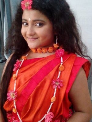 Asmee Ghosh Instagram - Playing Devi Sati at the age of seven was an ethereal milestone in my life, one that gifted me a magic far beyond anything I could have imagined. It brought me gold in its truest form. Recognition, love, and the blessings of my cherished audience. Only much later did I realise that Sati was always a part of me, far more than I was ever a part of her.

As a child actor, I portrayed goddesses, mostly forms of Durga. These roles were never choices I consciously made. They arrived at my door, gently and gracefully, inviting me to embody her. If i try to boast about it a little, I would like to believe I was the chosen one🙈. Maa wanted me to play so many deities of her, made me gain acclamations when I was not even trying to seek it, gather so much love from my extended family and compelled me to fall in love with my craft to the extent that I choose to remain an artist all my life. It was only with time did I understand that this was always a path I was meant to walk. As a child, little did I know that she resided within me, beyond me, and through me.

As 2025 draws to a close, I pause with gratitude, thanking the divine for blessings beyond measure. I learned deeply, lived fully, and released what no longer deserved my hold. More than anything, I felt profoundly protected this year as though I was gently caressed in the arms of the divine, my path always guided toward the greater good. I was shown what unfolded beyond my sight, not to harden me, but to awaken me, anchoring me more deeply to my roots.

Today, I offered my prayers to Maa Kankali, one of Sati’s 51 Shakti Peethas. My heart feels elated overflowing with joy, wonder, and gratitude. From Durga to Parvati to Sati, Kali, Lakshmi, Saraswati and also Annapurna — I have lived many forms of the Goddess through my profession and it can’t be coincidence everytime. Some things are just orchestrated. I was always guided, protected, and held with utmost care. My correspondence to the divine is barely ritualistic. My faith stems from the deepest core of my heart. Its a bondage of soul. 

Thank you my Fierce Shakti❤️🌺🪷
Thank you my Eternal Shiva 🕉️✨
Grateful for 2025!