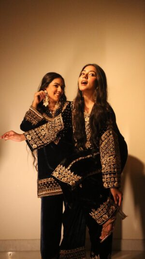 Asmeet Sehra Instagram - Us after putting that fit togetherš§š»āāļøšāāļøāØ
@misspooja THE OGš«¶š¼
Outfits @tarrzofficial
Jewellery @vbhushan.adornments
@maybelline_ind
@elfcosmetics
@reneeofficial
@makeuprevolution
@mynykaa
@hudabeauty
#reel #explore #reelsinstagram #reels #explorepage #grwm #sisters #trending