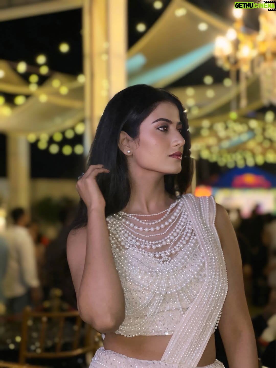 Astha Khandelwal - 14.4K Likes - Heaven sent 🤍🦢

Outfit: @dress_zilla 

#festivevibes #diwali2025