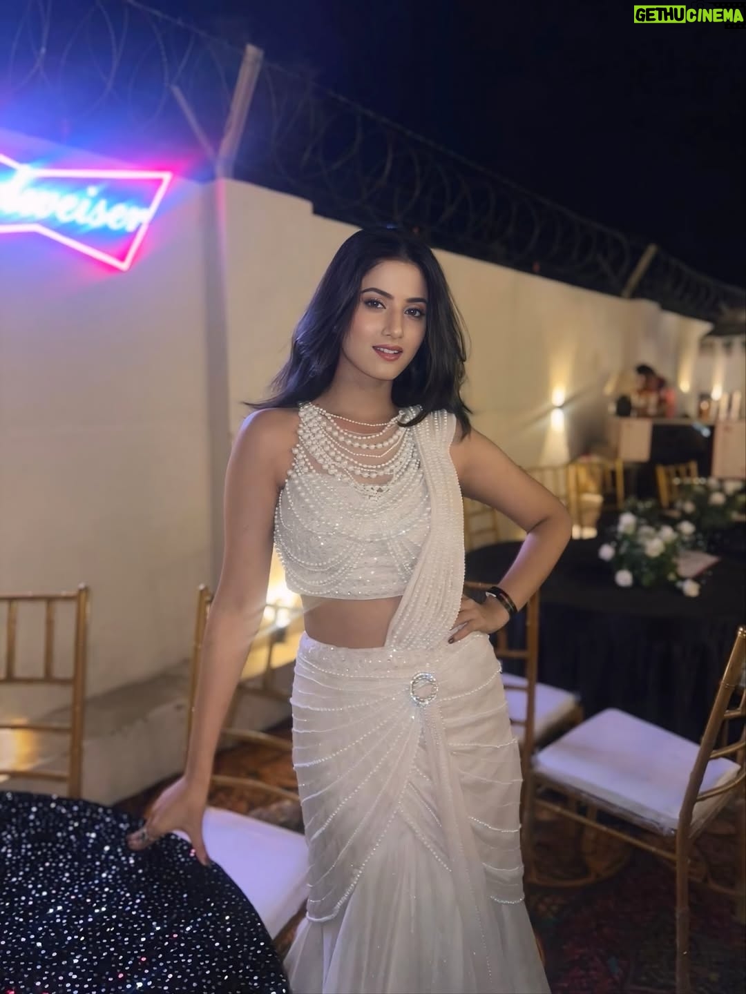 Astha Khandelwal - 14.4K Likes - Heaven sent 🤍🦢

Outfit: @dress_zilla 

#festivevibes #diwali2025