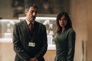 Aure Atika Instagram - Prêts à découvrir les mystères du Louvre ?🫣

Premières images de la serie #Belphégor prochainement sur @hbomaxfr et sur @m6officiel 

Production @pathefilms

📸 (c) Caroline Dubois / Stéphanie Branchu