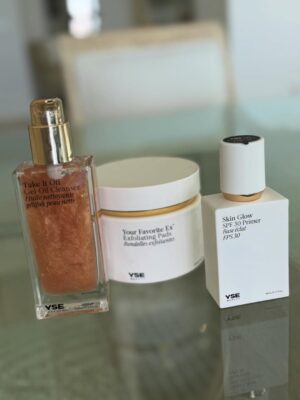 Aviva Drescher Instagram - Skin that looks like skin is always the goal for me.
I’ve been using a few products from @ysebeauty lately, and they fit well into my routine.

Skin Glow has become a go-to — a tinted moisturizer   mineral SPF that gives just enough glow without looking shiny. When I use it, people tell me my skin looks gorgeous.

I also love Your Favorite Ex exfoliating pads — gentle but effective and Take It Off, a makeup-removing gel oil that leaves my skin feeling clean, not stripped.

Amazing that @mollybsims launched this brand later in life. It shows in how intentional everything feels.

Swipe to see what I’ve been using. 📸@lisamarie.giordani