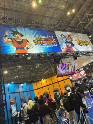 Aya Hirano Instagram - 《ジャンプフェスタ2026》
『チェンソーマン』ザ・ステージ登壇後、
数年ぶりのジャンフェスをお散歩❣️
でっかいステラと撮れたり、
でっかいチェンソーマンと撮れたり、
でっかい悟空がいたり、
全部でっかい笑笑
今週の放送で、
アニメ『ワンピースーエッグヘッド編ー』が完結します‼️
絶対見るんじゃぞ🔥 byリリス
#ジャンフェス2026
#ONEPIECE
#チェンソーマン
#ドラゴンボール
#銀魂