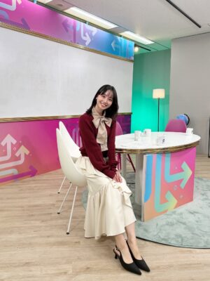 Aya Shibata Instagram - PIVOT ビジネス虎の巻🐯

新年初の虎の巻が配信されています🐯
今回のテーマは『ウォーレン・バフェット氏』に学ぶ、
投資やマインドです！
ㅤㅤㅤㅤㅤㅤㅤㅤㅤㅤㅤㅤㅤ
ㅤㅤㅤㅤㅤㅤㅤㅤㅤㅤㅤㅤㅤ
前編は米国株投資編で後編は日本株とマインド🐴
楽しく勉強になります✨ぜひご覧ください🥰

ㅤㅤㅤㅤㅤㅤㅤㅤㅤㅤㅤㅤㅤ
お正月公開で、すでに沢山ご覧いただき嬉しいです😊
衣装もお正月意識になってます🤓
今年も勉強頑張ります！よろしくお願いします！
ㅤㅤㅤㅤㅤㅤㅤㅤㅤㅤㅤㅤㅤ
ㅤㅤㅤㅤㅤㅤㅤㅤㅤㅤㅤㅤㅤ
#PIVOT #ウォーレンバフェット #株式 #投資 #キャスター