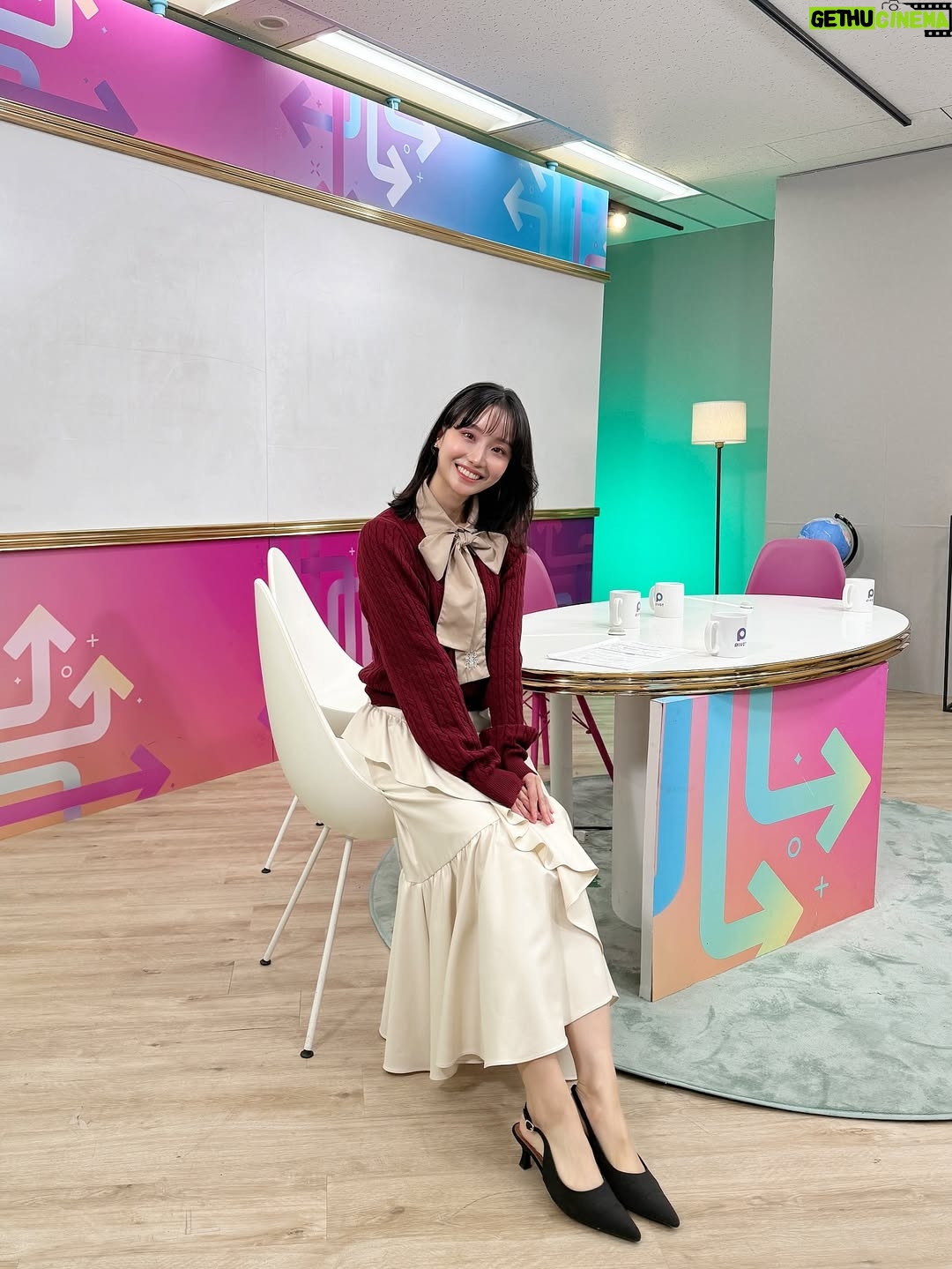 Aya Shibata - 1.1K Likes - PIVOT ビジネス虎の巻🐯

新年初の虎の巻が配信されています🐯
今回のテーマは『ウォーレン・バフェット氏』に学ぶ、
投資やマインドです！
ㅤㅤㅤㅤㅤㅤㅤㅤㅤㅤㅤㅤㅤ
ㅤㅤㅤㅤㅤㅤㅤㅤㅤㅤㅤㅤㅤ
前編は米国株投資編で後編は日本株とマインド🐴
楽しく勉強になります✨ぜひご覧ください🥰

ㅤㅤㅤㅤㅤㅤㅤㅤㅤㅤㅤㅤㅤ
お正月公開で、すでに沢山ご覧いただき嬉しいです😊
衣装もお正月意識になってます🤓
今年も勉強頑張ります！よろしくお願いします！
ㅤㅤㅤㅤㅤㅤㅤㅤㅤㅤㅤㅤㅤ
ㅤㅤㅤㅤㅤㅤㅤㅤㅤㅤㅤㅤㅤ
#PIVOT #ウォーレンバフェット #株式 #投資 #キャスター