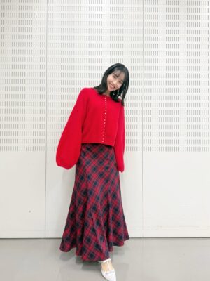 Aya Shibata Instagram - アベプラ衣装🤵‍♀️

ㅤㅤㅤㅤㅤㅤㅤㅤㅤㅤㅤㅤㅤ
今週は木曜日出演ですー！

衣装提供
ニット.スカート @la_boutique_bonbon_official 
靴 @randa_pic 
ピアス @osewaya_official