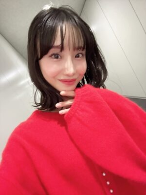 Aya Shibata Instagram - アベプラ衣装🤵‍♀️

ㅤㅤㅤㅤㅤㅤㅤㅤㅤㅤㅤㅤㅤ
今週は木曜日出演ですー！

衣装提供
ニット.スカート @la_boutique_bonbon_official 
靴 @randa_pic 
ピアス @osewaya_official