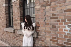 Ayaka Yamamoto Instagram - ⁡
⁡
品があって、女性らしさを引き立ててくれる一着。
⁡
⁡
@eradie_official 
着るだけで背筋がすっと伸びるような、
特別な日にも、何気ない日常にも寄り添ってくれるお洋服🤍
⁡
シルエットや素材感、細かなディテールまで
大人の女性にちょうどいいバランスがとても好き。
⁡
⁡
⁡
⁡
12月に入り気温も下がり感染症も流行してきました🦠
⁡
今こそ見直したい、基本の感染対策。
⁡
・手洗いは“予洗い・石鹸洗浄でしっかりと"
・乾燥もウイルスが付着する原因になるので保湿も忘れず
・マスクはシーンで使い分け
・睡眠と栄養は最大の予防策
⁡
できることから、今日から。
⁡
忘年会シーズンでもあるため、健康管理はしっかりとしていきたいですよね🕊️
⁡
⁡
後日具体的な感染対策について
お伝えします😷
⁡
⁡
#感染対策 #健康管理 #予防がいちばんの治療 #体調管理 #看護師 
#ヘルスケア