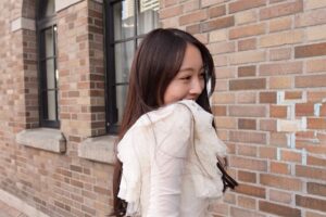 Ayaka Yamamoto Instagram - ⁡
⁡
品があって、女性らしさを引き立ててくれる一着。
⁡
⁡
@eradie_official 
着るだけで背筋がすっと伸びるような、
特別な日にも、何気ない日常にも寄り添ってくれるお洋服🤍
⁡
シルエットや素材感、細かなディテールまで
大人の女性にちょうどいいバランスがとても好き。
⁡
⁡
⁡
⁡
12月に入り気温も下がり感染症も流行してきました🦠
⁡
今こそ見直したい、基本の感染対策。
⁡
・手洗いは“予洗い・石鹸洗浄でしっかりと"
・乾燥もウイルスが付着する原因になるので保湿も忘れず
・マスクはシーンで使い分け
・睡眠と栄養は最大の予防策
⁡
できることから、今日から。
⁡
忘年会シーズンでもあるため、健康管理はしっかりとしていきたいですよね🕊️
⁡
⁡
後日具体的な感染対策について
お伝えします😷
⁡
⁡
#感染対策 #健康管理 #予防がいちばんの治療 #体調管理 #看護師 
#ヘルスケア