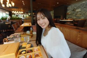Ayaka Yamamoto Instagram - ⁡
⁡
⁡
先日の投稿では多くの反響をいただきました！
"看護師"としてだけでなく"健康を一緒に考える人"
としても皆さんと共有していければと思います🌿
⁡
⁡
⁡
⁡
私の大切にしてる健康の価値観について少し✿
⁡
"笑顔でいられて、楽しいと感じる時間"
がもてる時。
病気にならないための暮らしや
心のゆとりをもつことも大切にしています。
⁡
現役時代の仕事と学業を両立していた日々。
看護学生時代の実習や勉強とバイトを両立していた日々。
を乗り越えてー
仕事をしながらプライベートの時間を大切にすることで
心にゆとりをもち、心身ともに健康で過ごせている気がします😽
⁡
⁡
これからは、医療の現場で学んだことや、日々のセルフケア習慣などもお届けしていきます🌙
皆さんの日々のセルフケアについてもぜひ教えてください☺︎
⁡
#看護師 #ヘルスケア #健康 #整える暮らし