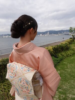 Ayaka Yamamoto Instagram - ⁡
⁡
⁡
優しさに包まれた、心に残る日💍
⁡
⁡
⁡
先日、兄の結婚式に参列しました。
⁡
友人や親族、
多くの方に支えていただいていること。
今もこうしてお集まりいただけること。
⁡
2人がそれだけ周りを大切にしている証なんだなと、
人の温かみと優しさを感じました。
⁡
幸せでいっぱいの一日をありがとう。
これからもお幸せに🌷
⁡
⁡
⁡
⁡
着物は母のものを。
このような機会はなかなかないので、
とても幸せでした💗
⁡
#weddingvibes #familystory
⁡