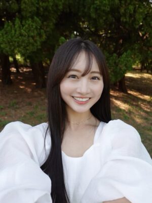 Ayaka Yamamoto Instagram - ⁡
お久しぶりです。山本彩加です☺︎
⁡
看護師として医療の現場で日々学びながら、
そばで支えられる喜びを感じる毎日を過ごしています。
⁡

看護に携わる中で感じたこととして
“病気を抱える方のご自宅での暮らし”や
“病気の予防・早期発見”について、
もっと気軽に知れる場所、相談できる場所があったらいいなということ。

「健康にあまり関心がない方」や、
「知りたいけれど、どうすればいいかわからない方」にとっても、
そっと届くような場所をつくれたら——。

そんな想いから、まずはこの場所で、
少しずつ発信をはじめていこうと思い、再開することにしました🌿
⁡

健康やセルフケア、日々のささやかな気づき、
そして、誰かの気持ちがふっと軽くなるような言葉を
届けていけたら嬉しいです。

⁡
改めて、どうぞよろしくお願いいたします🕊️
⁡

暑い日が続いていますので、どうか無理せず、
みなさんもお身体を大切にお過ごしください🌙
⁡
#看護師 #ヘルスケア #健康 #整える暮らし

⁡