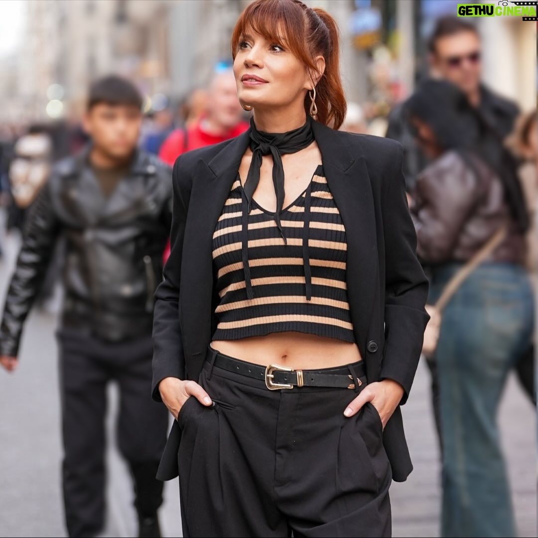 Ayça Varlıer - 2K Likes - Beyoğlu dedik 😎 📸 by @ekin.dgnn @eemirhan_kaya #istiklalcaddesi #walk #street