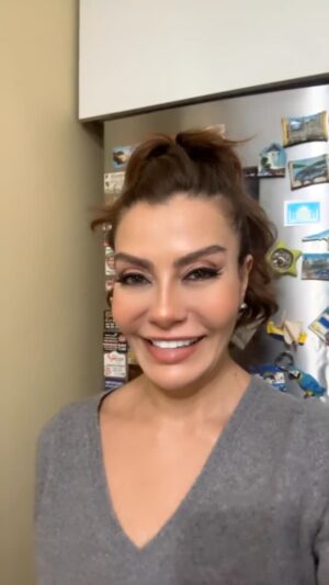 Ayşen Gürler Instagram - Çalışıldı, ciğerler dağıtıldı. Günün kapanışı alındı 🐾 .
Günün Z raporu ektedir.❤️
Canım dostum @leventozdemirr  in ellerine sağlık 📸📸🫶 pek yakında paylaşıcam fotoğrafları 
.
.
.
#kedi #kedimaması #soğuk #kar #aşk