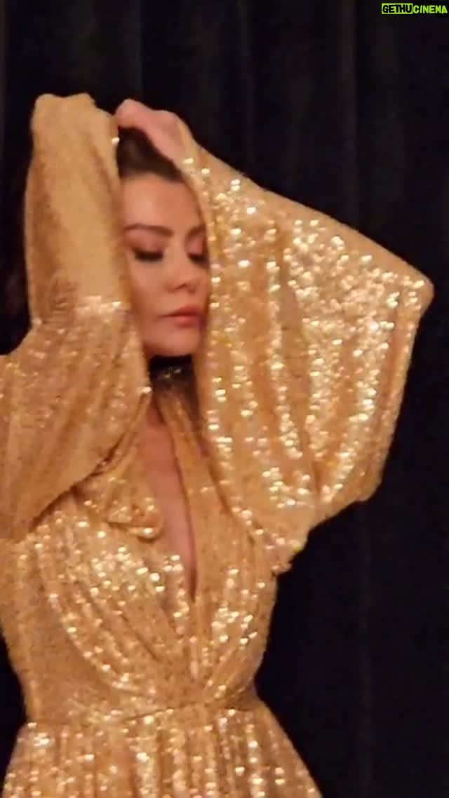 Ayşen Gürler - 602 Likes - Kadraj emin ellerde.
Başka bir seviye.
Kadraja fısıldayan adam Canım dostum @leventozdemirr Levent’im ❤️
Veeeee Kadrajda bendeniz❤️