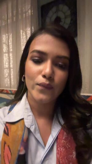Ayendri Lavnia Roy Instagram - Eta amar first and last video about this topic. I would kindly request please news channels or online portals please don’t make any further content about this topic this needs to stop somewhere. 
And another person who needs to stop right now is Sharmistha Biswas please apnar videos Debolina r channel theke Debolina pokkhe jacchena. Ulto ta hocche. Video bondo kore bon ke agey sustho hoye bari phirte din. Charidik theke meye ta atke gche…please legal steps nischoi niyechen sheyi dikei egon ar videos bondho korun. Meye tar supports jemon ache . Meye ta r ashol obostha na bujhe onek trollers o ache. So media amader constitution er ekta sthombo holeo tader ke Debolina ke nije janate din shob. Nijer baritei oke content baniye tulchen apnara.Apnara please ar kotha bolben na🙏🏻