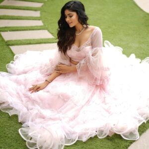 Ayra Bansal Instagram - Sunshine and smiles…..
#repost #newpost #photogram #instamood #india #actorslife #ayrabansal
